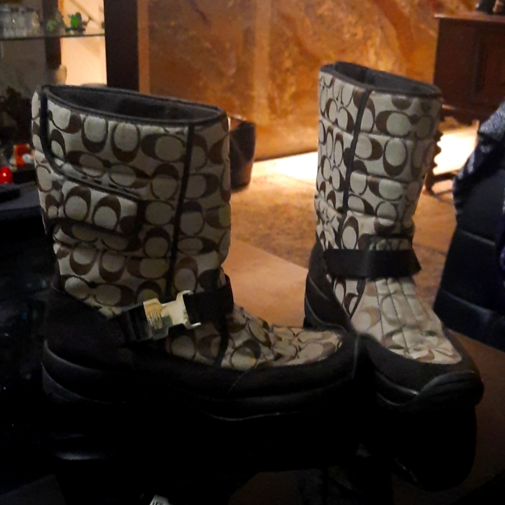 Coach 9.5 snow boots